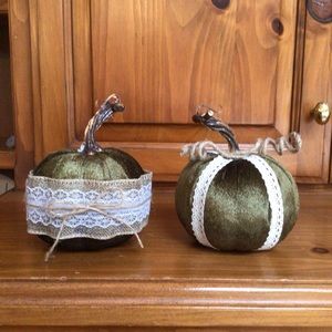 #5 Olive Green Velvet Lace Pumpkins Set of 2